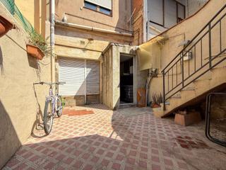 Casa adossada a Creu Alta. Casa adosada con terraza y patio en creu alta