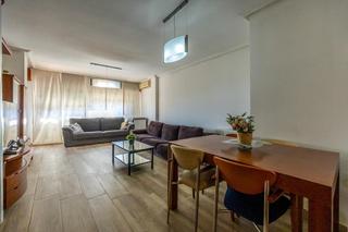 Pis a Castellarnau. Piso de 3 habitaciones con parquing y trasero en castellarnau