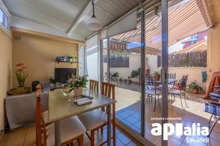 Pis a Can Puiggener. Pisos bajos de 3 habitaciones con terraza y parquing en creu alt