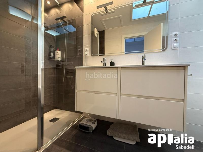 Foto c429229d-6780-441e-88a6-bc958a47076e. Appartamento con riscaldamento parcheggio in Creu Alta Sabadell