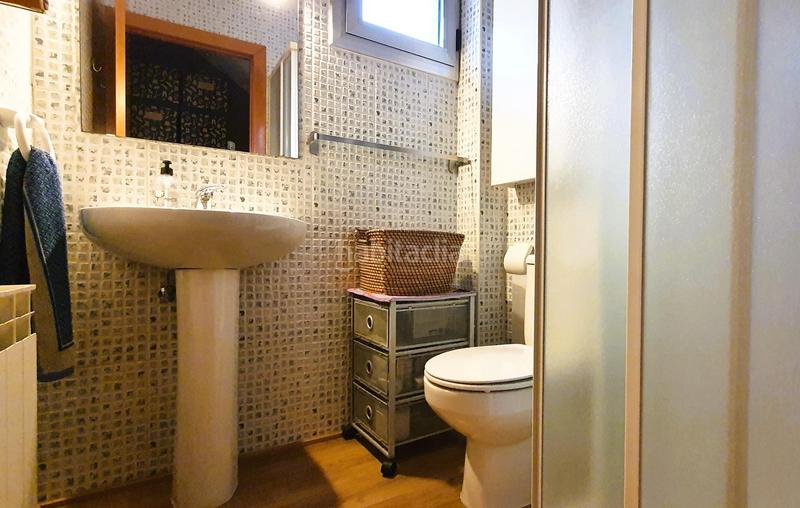 Foto 2fd879dc-68f6-4ac0-b80f-071f8e256877. Maison jumelée avec chauffage parking dans Eixample Sabadell