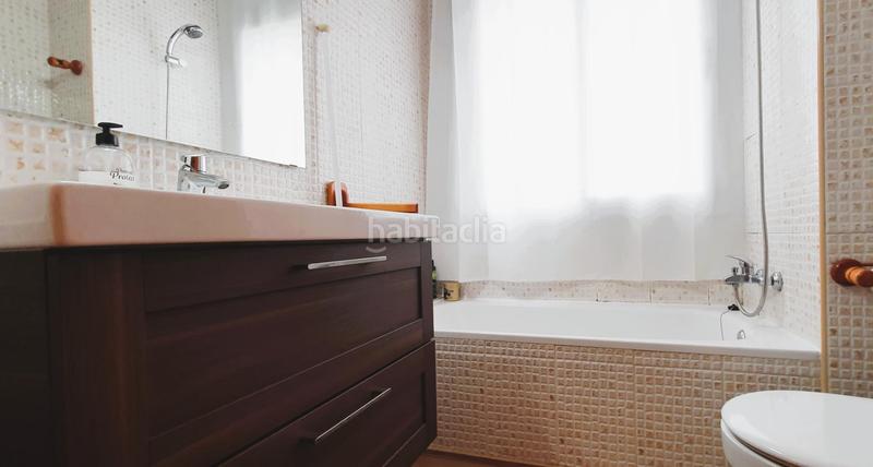 Foto b7eeaa2e-24be-4616-b8ab-a85e01761193. Maison jumelée avec chauffage parking dans Eixample Sabadell