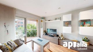 Appartamento in Centre-Eixample-Can Llobet. Piso de 2 habitaciones con balcon en barbera del valles