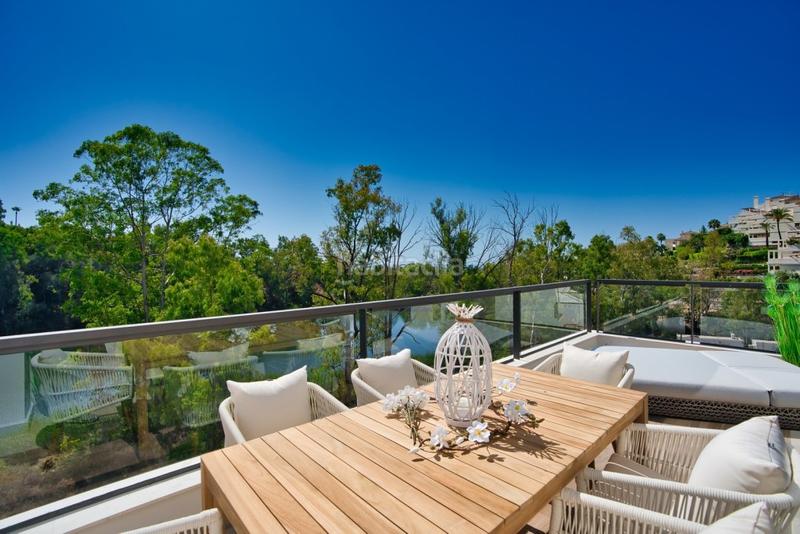 Foto 1bee986e-67a6-4f2b-a67c-fb2655d0219d. Penthouse with parking pool in Las Brisas Marbella