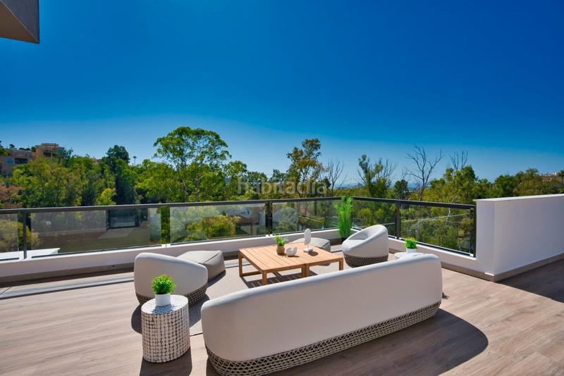 Foto df067c6e-d67e-4927-a05d-fbc2d44b0ad4. Penthouse with parking pool in Las Brisas Marbella