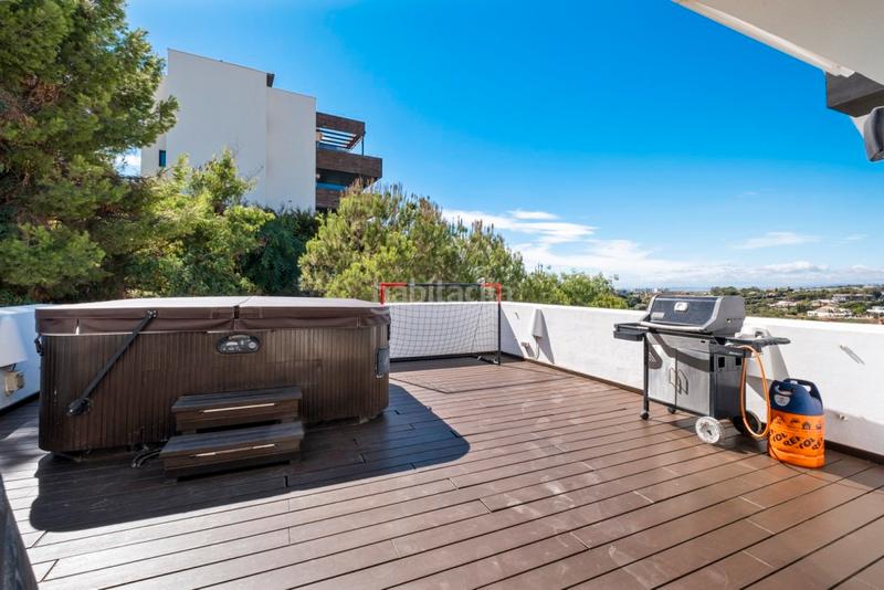 Foto 5b6a6959-cdcc-4e57-a6ee-71fd4ba25fe3. Duplex with heating parking pool in Benahavís pueblo Benahavís