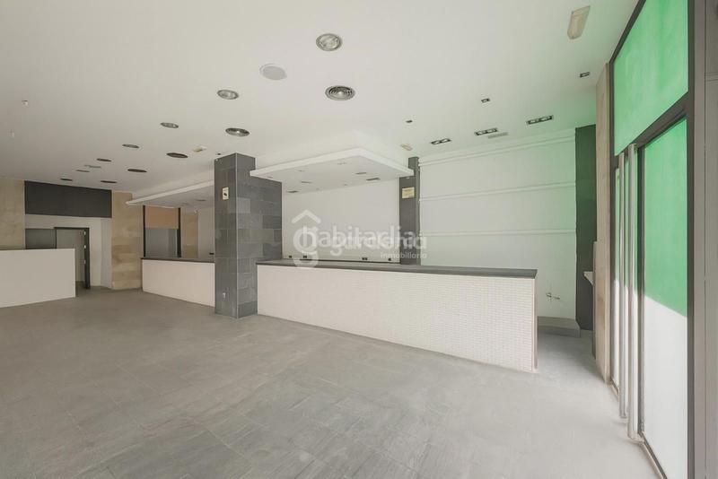 Foto 3fad21b4-eeca-410d-9e32-074f6b4b0745. Local comercial a Avenida Juan Diego Bormujos