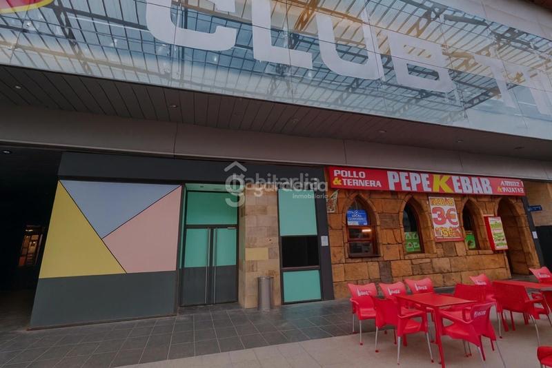 Foto 40085dce-18b9-4884-964c-8618aa0fe07c. Local comercial a Avenida Juan Diego Bormujos