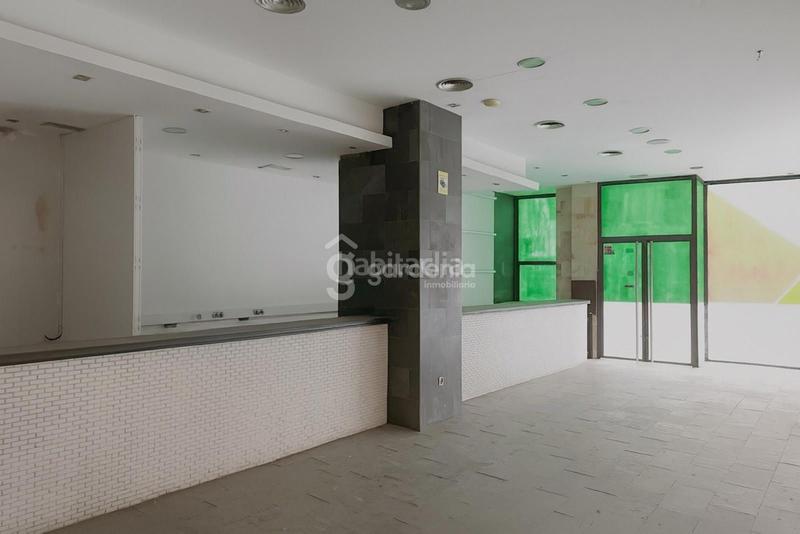 Foto 445e222a-7d2f-4ff2-8909-b31e7fd04082. Local comercial a Avenida Juan Diego Bormujos