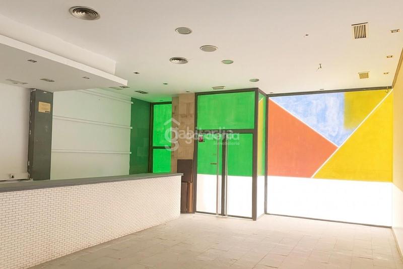 Foto b4ba1787-bf0a-418e-b3e5-2aeaf9995f7a. Local comercial a Avenida Juan Diego Bormujos