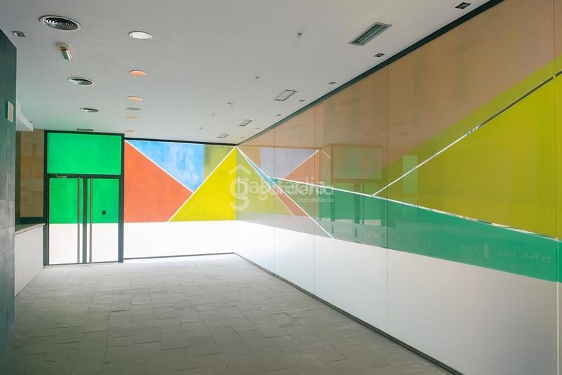 Foto e6121063-57ab-4cf0-9f23-3290079cc937. Local comercial a Avenida Juan Diego Bormujos