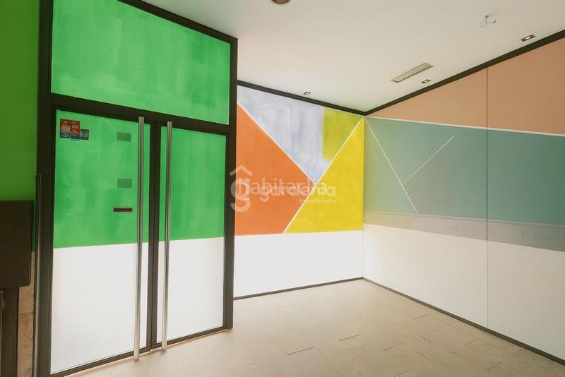 Foto fb5bae4b-b4f6-406c-9d9f-14d811235d7a. Local comercial a Avenida Juan Diego Bormujos