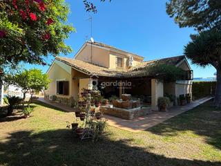 Chalet  Villares altos. En tomares