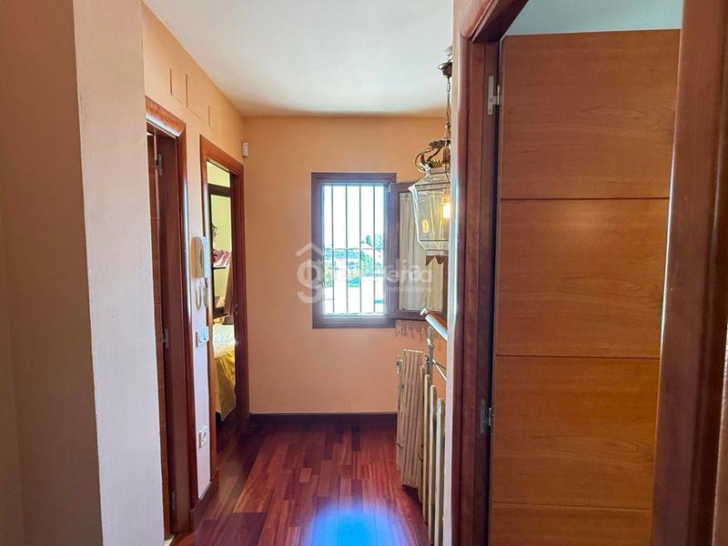 Foto ce00a7b0-f02d-4c88-837b-ee330d768131. Chalet avec chauffage parking piscine dans Santa Eufemia Tomares