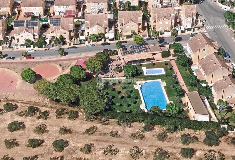 Foto 1b54273a-a4ae-4cb0-a93f-e9924c33744c. Casa  en venta con piscina comunitaria en Espartinas pueblo Espartinas