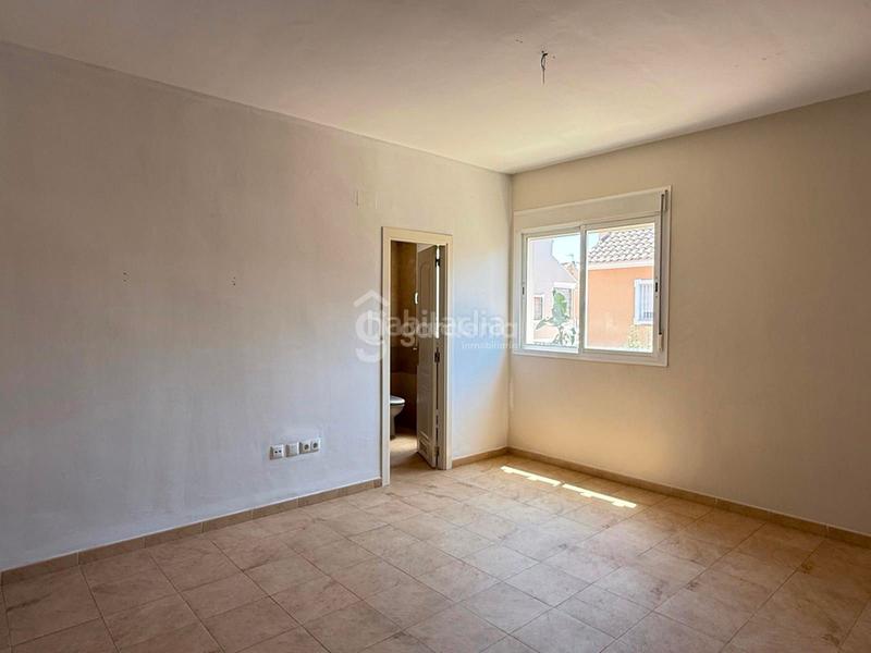 Foto 3a8c8fe9-d316-4126-b28d-4a11dea35a88. Casa  en venta con piscina comunitaria en Espartinas pueblo Espartinas