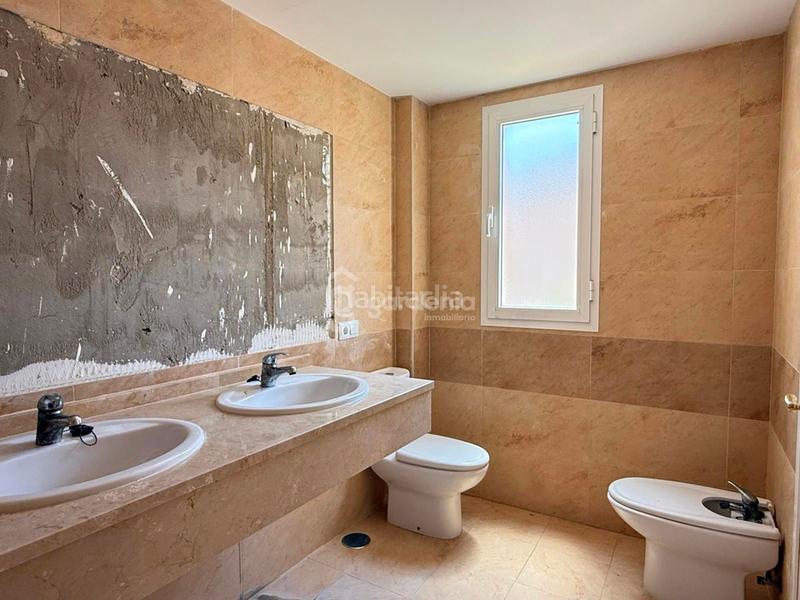 Foto de66794e-bcdf-476b-91d3-8db0165614e4. Casa  en venta con piscina comunitaria en Espartinas pueblo Espartinas