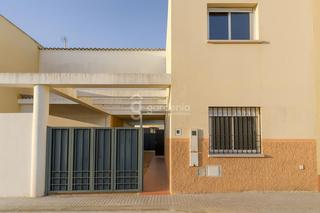Reihenhaus  Torre de abenzoar. Casa adosada en benacazón  urb. residencial guadiamar