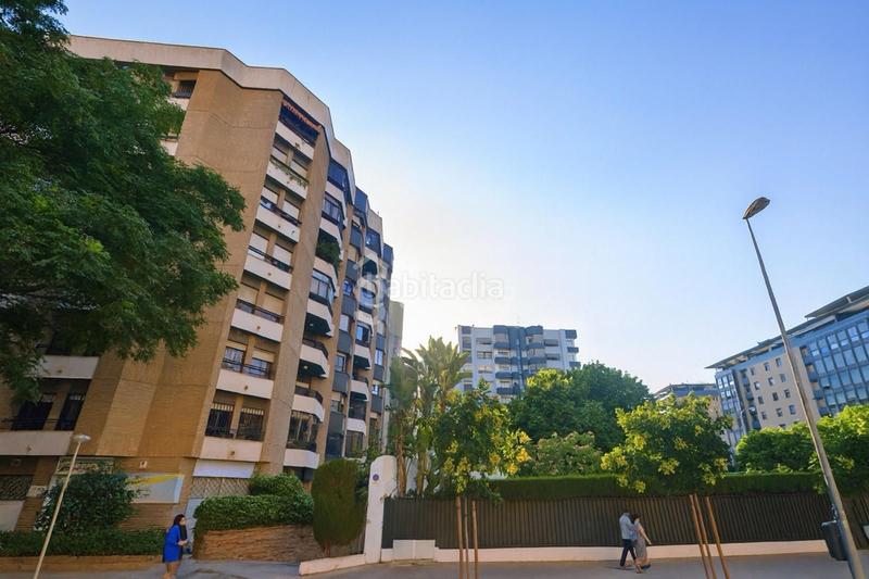 Foto d38213f2-9a03-465e-b844-e8dac557f649. Alquiler piso  4 dormitorios, 2 baños, piscina comunitaria en Sevilla