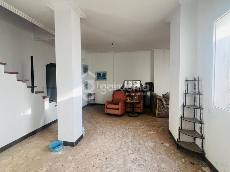 Foto fb4ff5a4-9a0b-4a58-8c3f-8d8f55d0c71b. Haus mit parking in Coria del Río