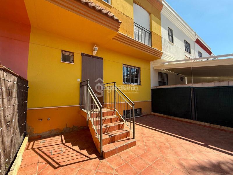 Foto 1e8cd32d-fa81-46c0-8bec-215c5e11d2a1. Casa a schiera in Espartinas pueblo Espartinas