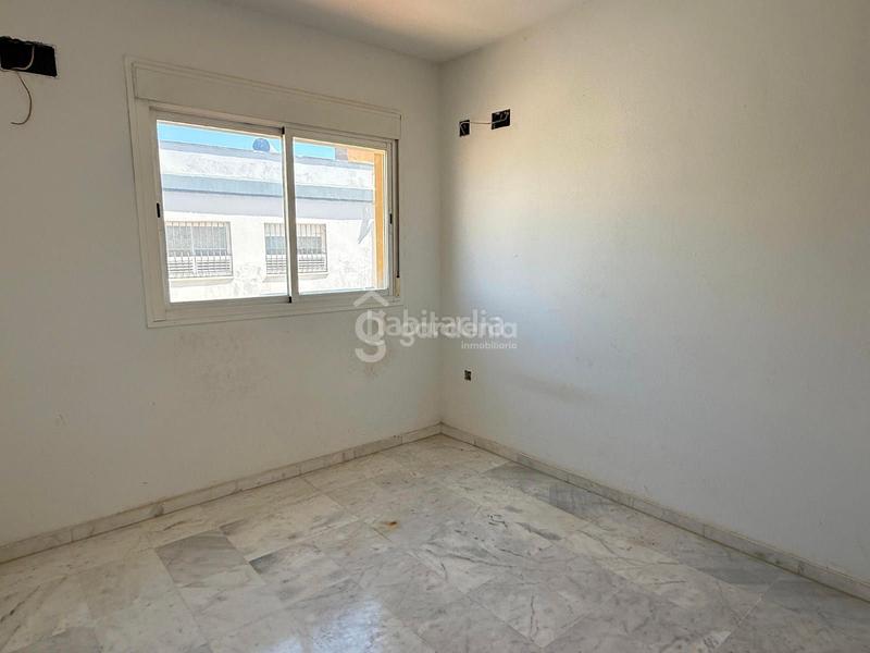 Foto 3870bbc3-ecf0-44d7-b9fe-6103acc2476a. Casa a schiera in Espartinas pueblo Espartinas