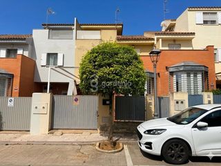 Casa adossada  Alcalde francisco carrero. Chalet adosado con encanto en castilleja de la cuesta espacio, l