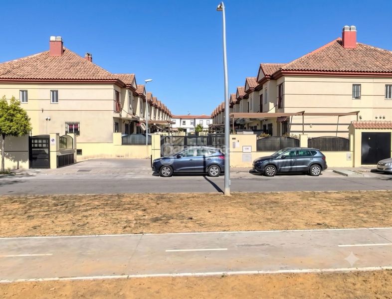 Foto 72ca5e08-72c2-450b-ac01-e730792e2aba. Casa adossada amb aparcament a Consolación Utrera