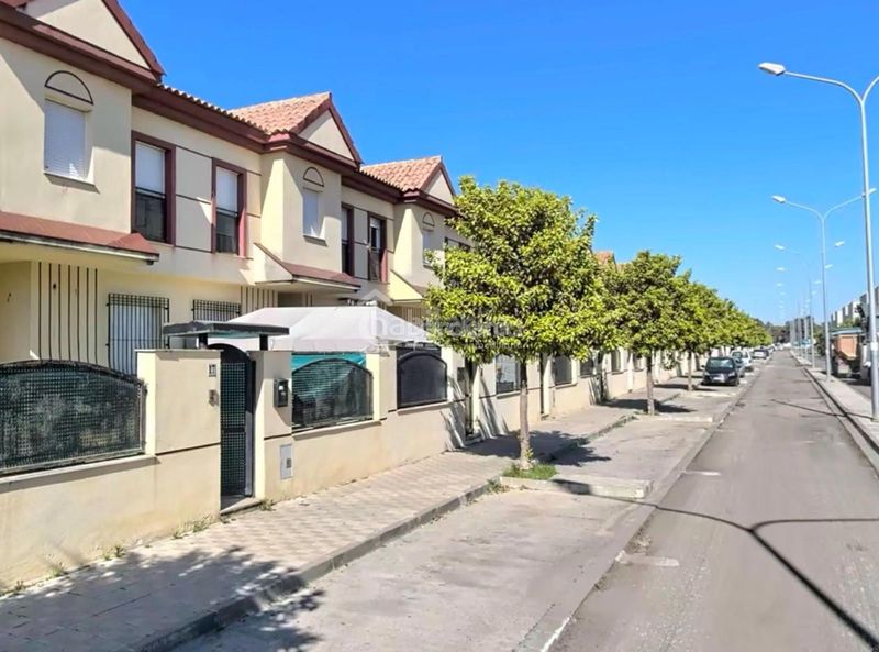 Foto e80327a6-f1c7-4781-935a-cef0ac99e050. Casa adossada amb aparcament a Consolación Utrera