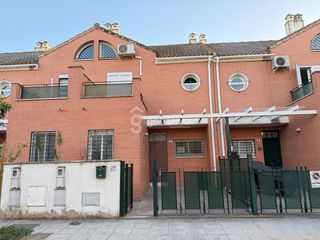 Casa adossada a Escogedoras