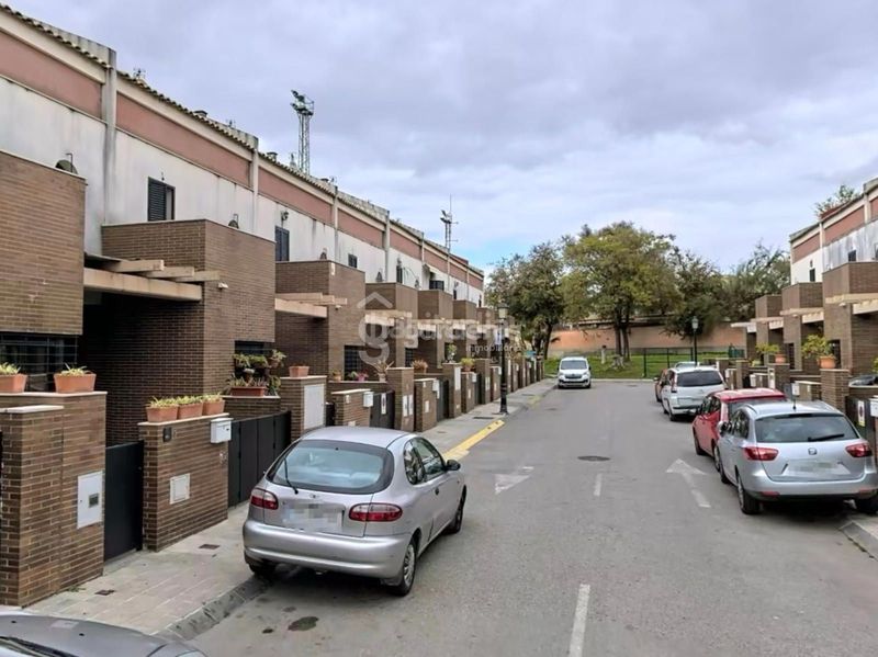 Foto 1e9d1be9-8f65-4c0c-b32d-47ad45c68f4c. Casa adosada en castilleja de la cuesta en Sudeste Industrial Fuenlabrada