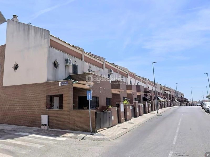 Foto 65f3529a-f18c-4844-9805-6194bfe3ee81. Casa adosada en castilleja de la cuesta en Sudeste Industrial Fuenlabrada