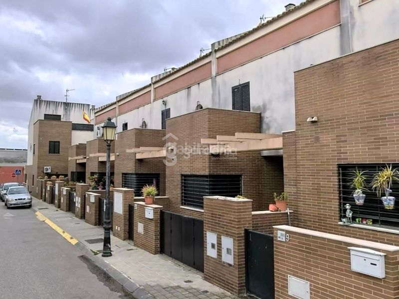 Foto b8ebd53f-6a52-4572-9ed0-55d0e4e08fd2. Casa adosada en castilleja de la cuesta en Sudeste Industrial Fuenlabrada