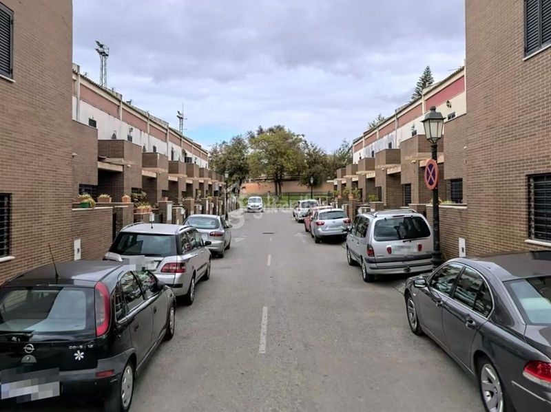 Foto fb9619f4-4ec0-4e54-8879-ca48a35a5f47. Casa adosada en castilleja de la cuesta en Sudeste Industrial Fuenlabrada