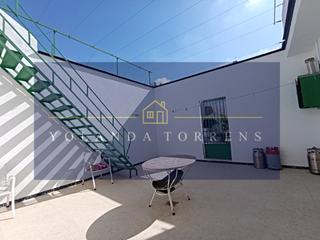 Casa en Centro. Enorme casa de una planta con un magnifico patio y garaje para d