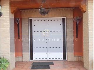 Xalet a Carmona. Enorme y reformado chalet