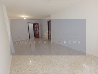 Etagenwohnung in Centro. Amplio piso en pleno centro, con ascensor, garaje y dos trastero