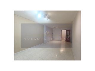 Appartamento in Centro. Amplio piso en pleno centro, con ascensor, garaje y dos trastero