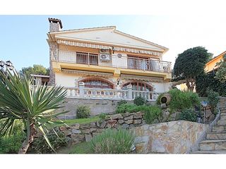 Haus in Calle maria fortuni 1. Casa en venta en fenalssanta clotilde