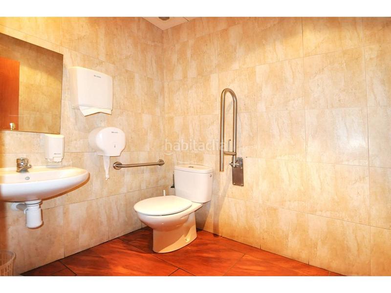 Foto d1a981f0-a15c-4cc0-9066-f4c5b71bba33. Local comercial a Centre Lloret de Mar