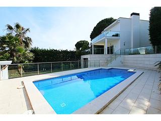 Casa a Baixada de coste de llevant 12. Venta de casa en lloret de mar  zona canyellesla montgoda