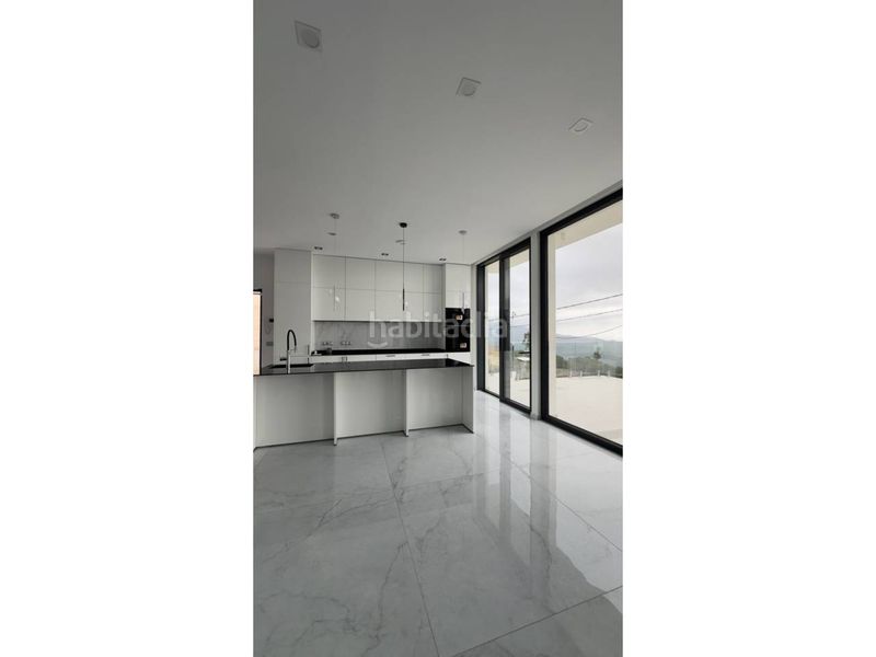 Foto 509cac28-b0b5-4796-9126-b8a1a3290e28. Casa amb calefacció aparcament piscina a Serra Brava Lloret de Mar