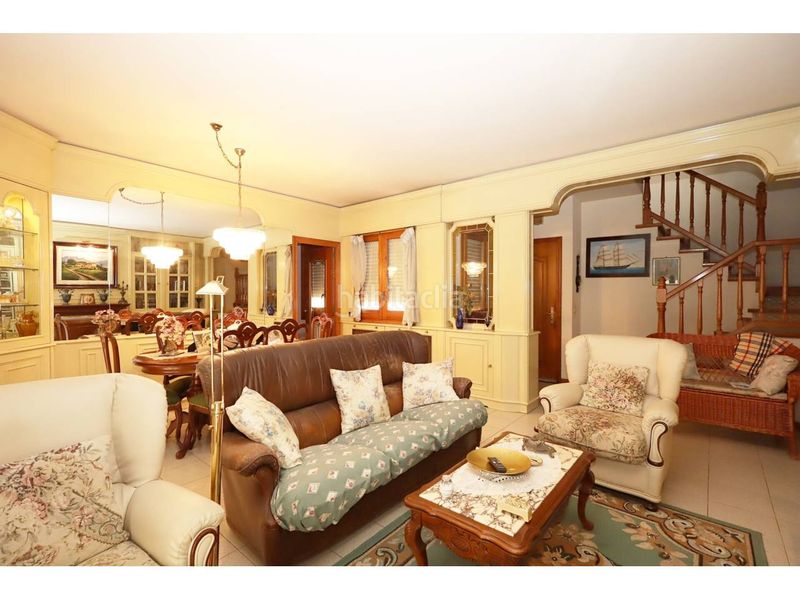 Foto 9b5d46a1-e320-45e1-a0ee-89c1d4e97cc5. Casa adossada amb calefacció aparcament a Centre Lloret de Mar