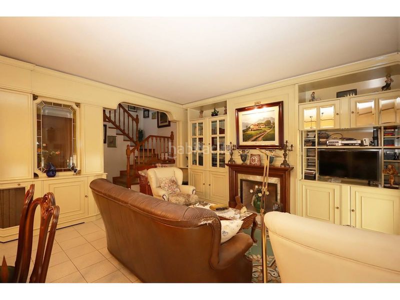 Foto ab8d4d2d-56f9-46bb-bd37-770879c18149. Casa adossada amb calefacció aparcament a Centre Lloret de Mar