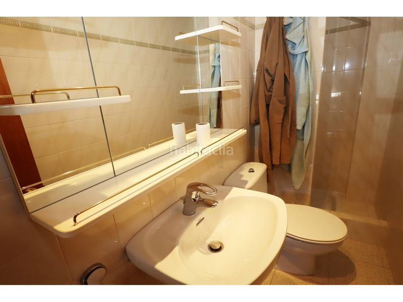 Foto e5dd945f-e6da-43ea-889b-b642630ce4f2. Casa adossada amb calefacció aparcament a Centre Lloret de Mar