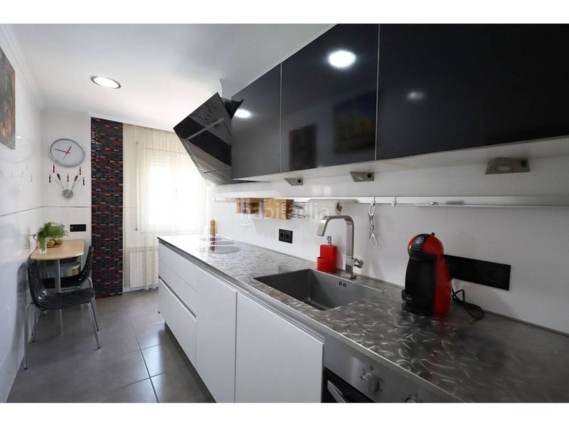 Foto 85284427-f7af-4186-a5d1-29b58fd3961c. Pis amb calefacció aparcament piscina a Fenals Lloret de Mar