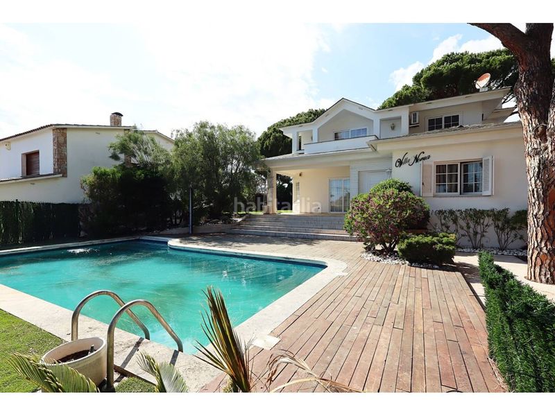 Foto 30404b34-29f5-4262-abb8-9db1022ab033. Casa amb aparcament piscina a Roca Grossa Lloret de Mar