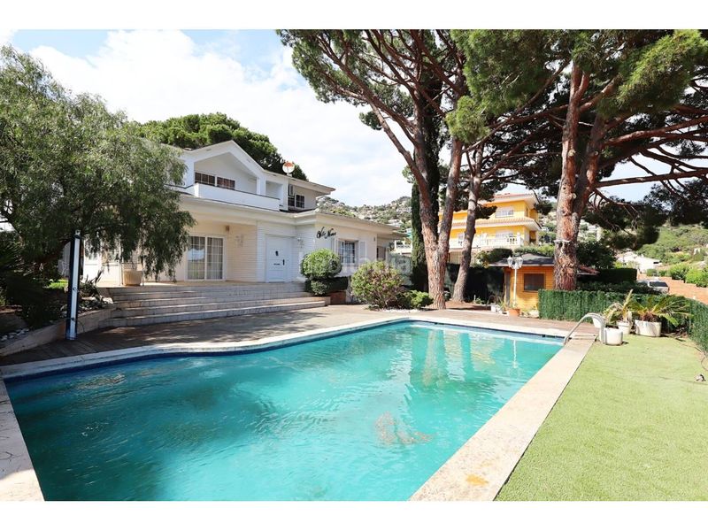 Foto 7b5e6270-166f-4aa6-9c73-01eab60a3a3c. Casa amb aparcament piscina a Roca Grossa Lloret de Mar