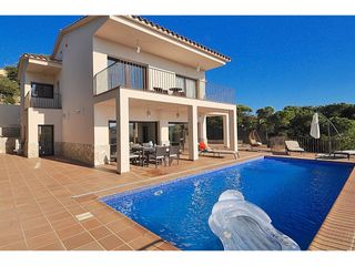 Chalet  Calle alzines 8. Venta de chalet independiente en la riviera , lloret de mar