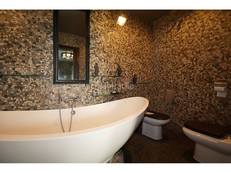 Foto fdda3078-8862-4ead-abe1-3291b677e70a. Casa amb calefacció aparcament piscina a Canyelles Lloret de Mar
